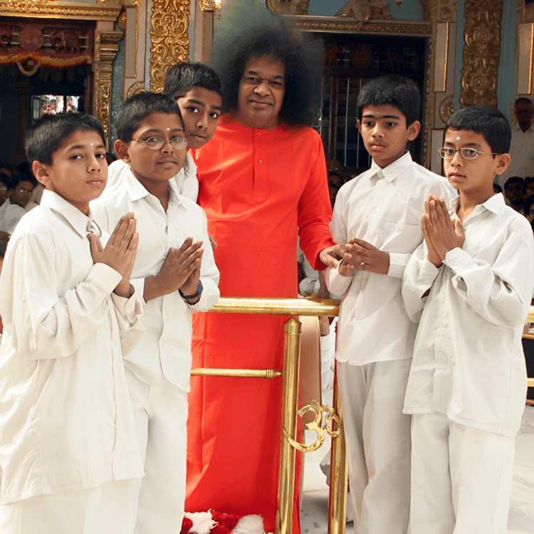 ssseducare_swami_with_student